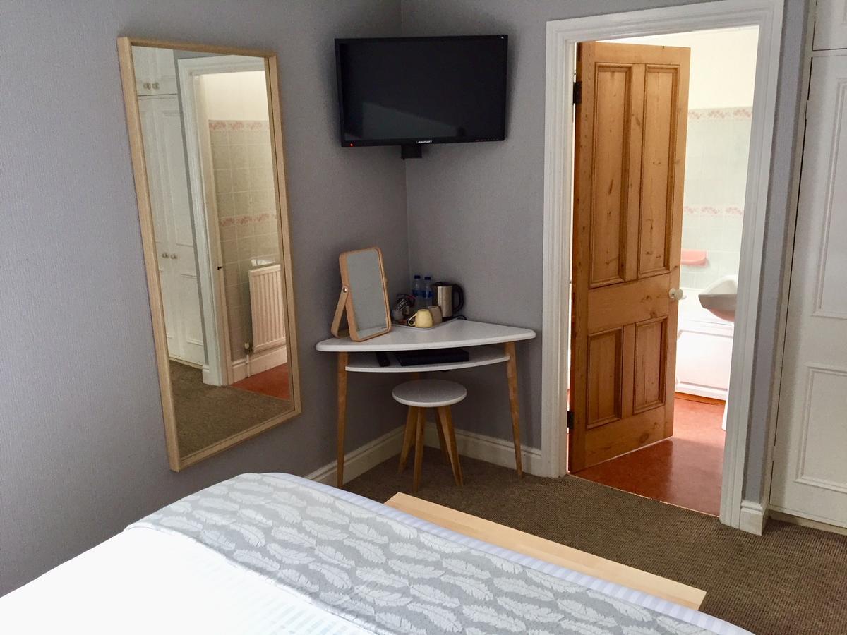 Channel Vista Guest House คอมบ์มาร์ติน ภายนอก รูปภาพ